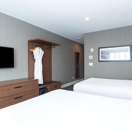 Sandman Signature Sherwood Park Hotel Екстериор снимка