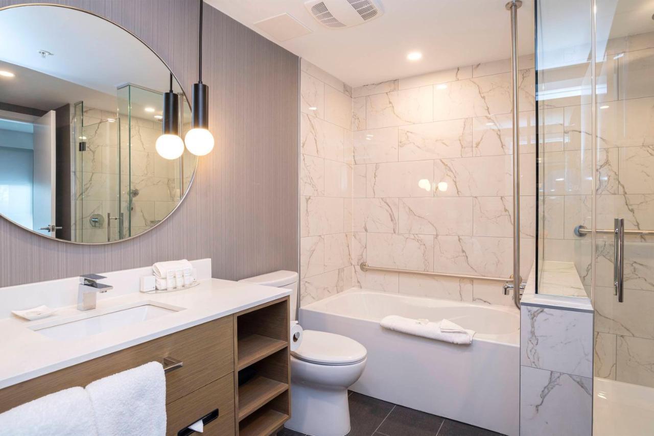 Sandman Signature Sherwood Park Hotel Екстериор снимка