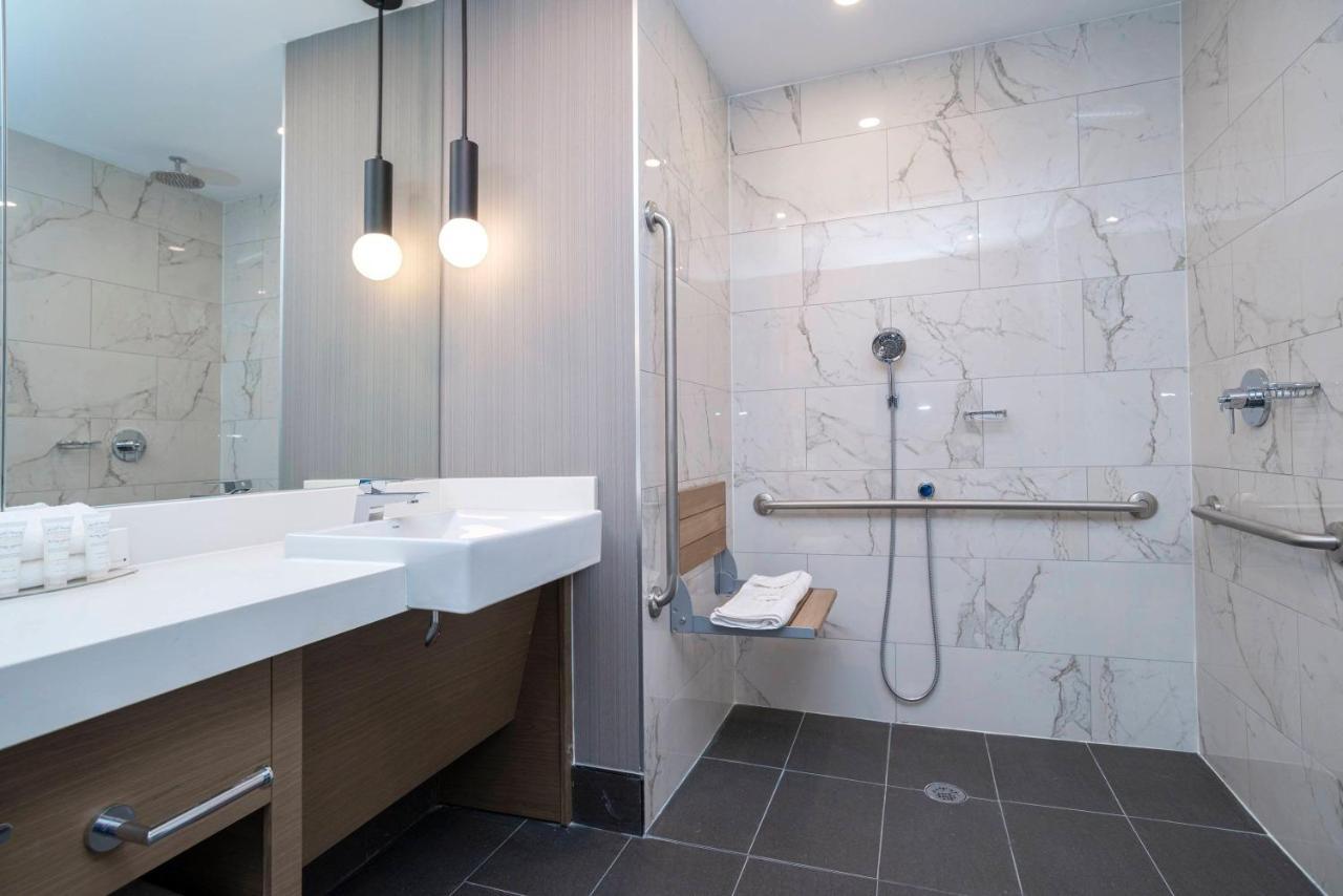 Sandman Signature Sherwood Park Hotel Екстериор снимка