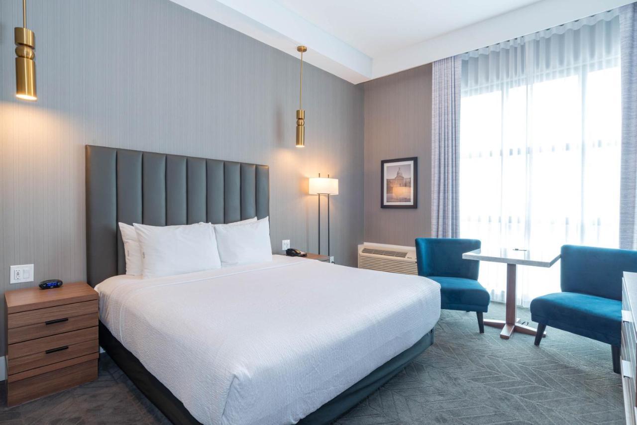 Sandman Signature Sherwood Park Hotel Екстериор снимка