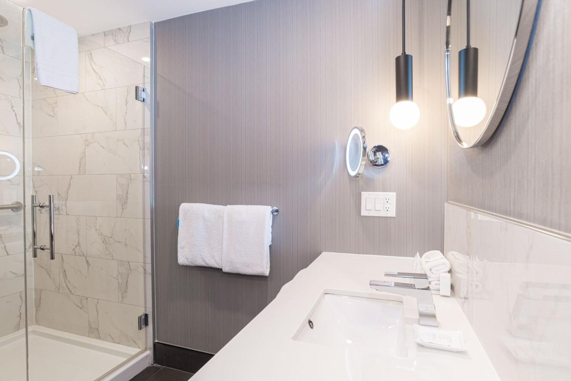 Sandman Signature Sherwood Park Hotel Екстериор снимка