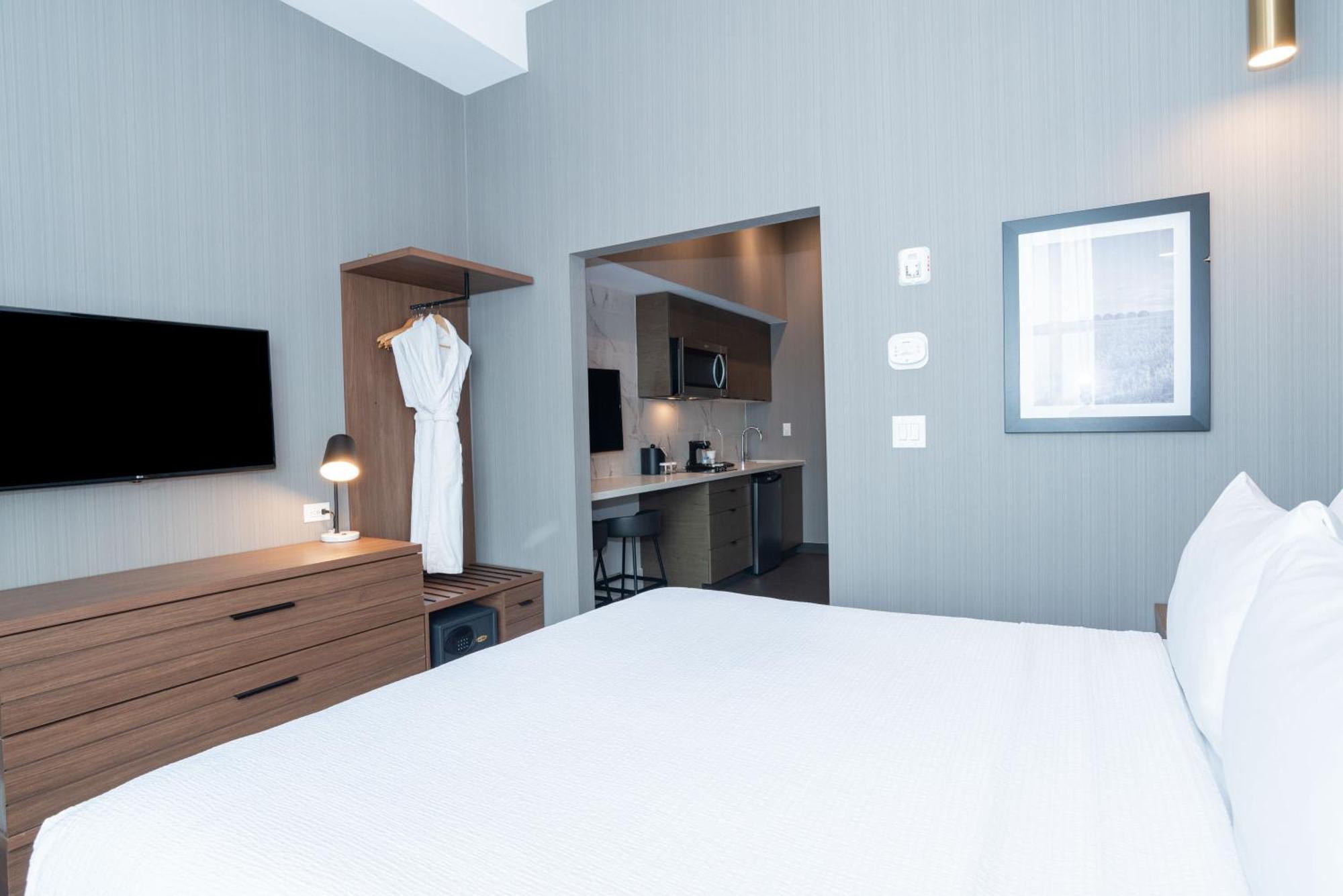 Sandman Signature Sherwood Park Hotel Екстериор снимка