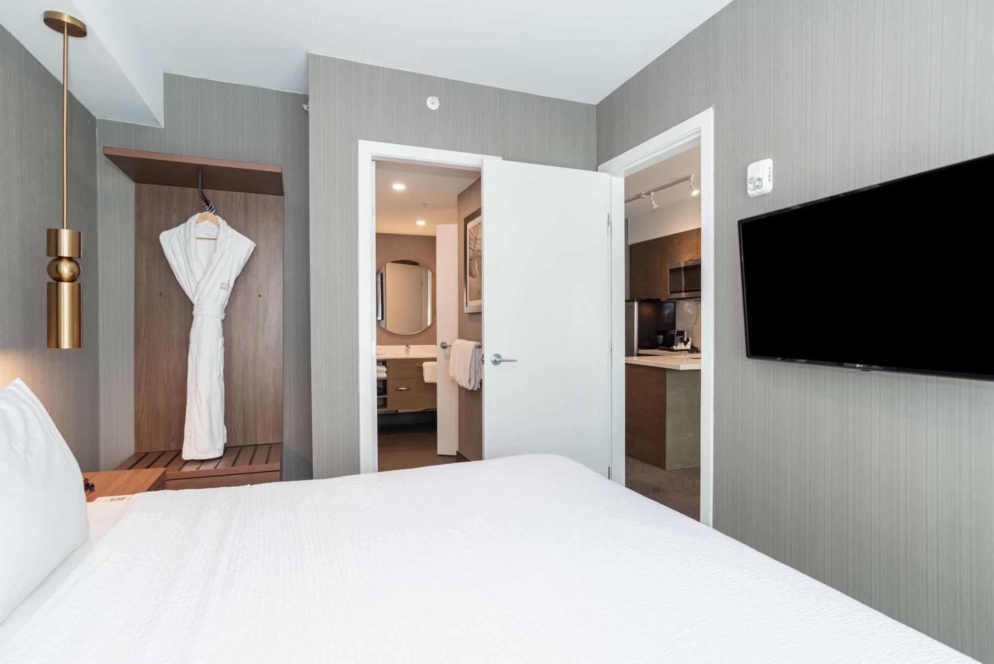 Sandman Signature Sherwood Park Hotel Екстериор снимка