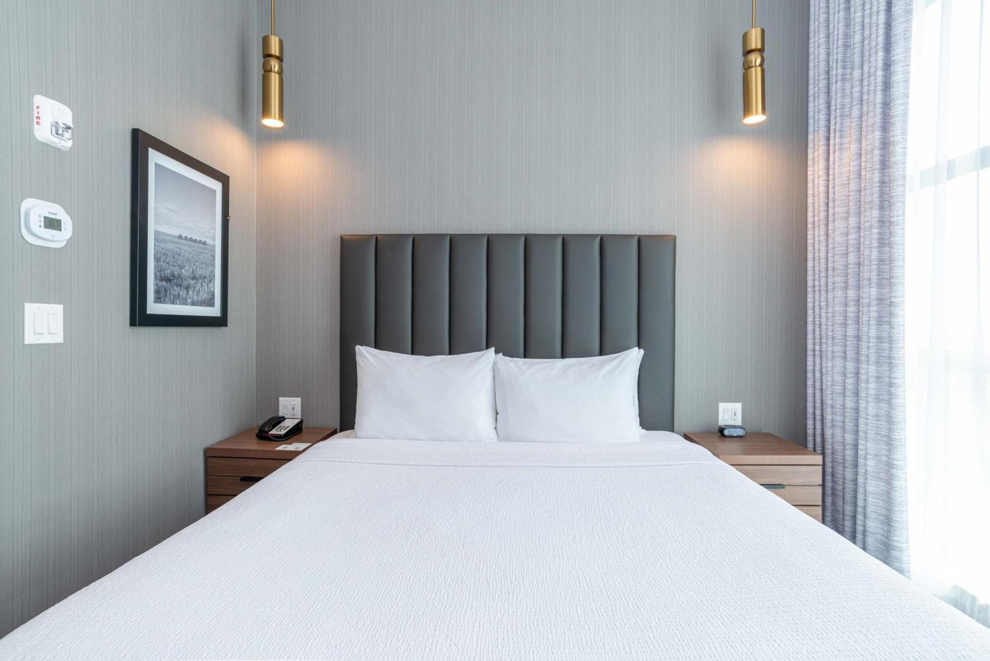 Sandman Signature Sherwood Park Hotel Екстериор снимка
