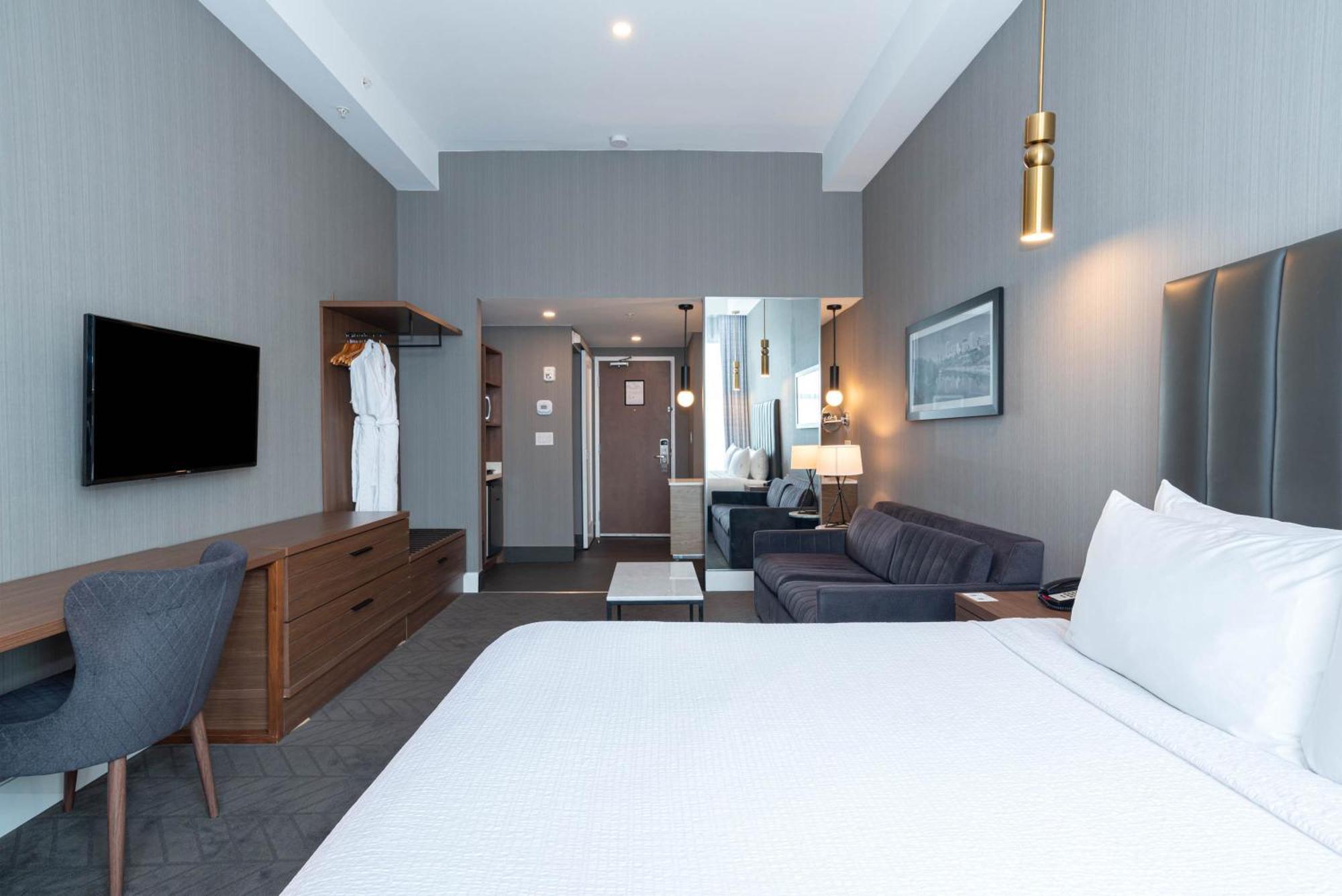Sandman Signature Sherwood Park Hotel Екстериор снимка
