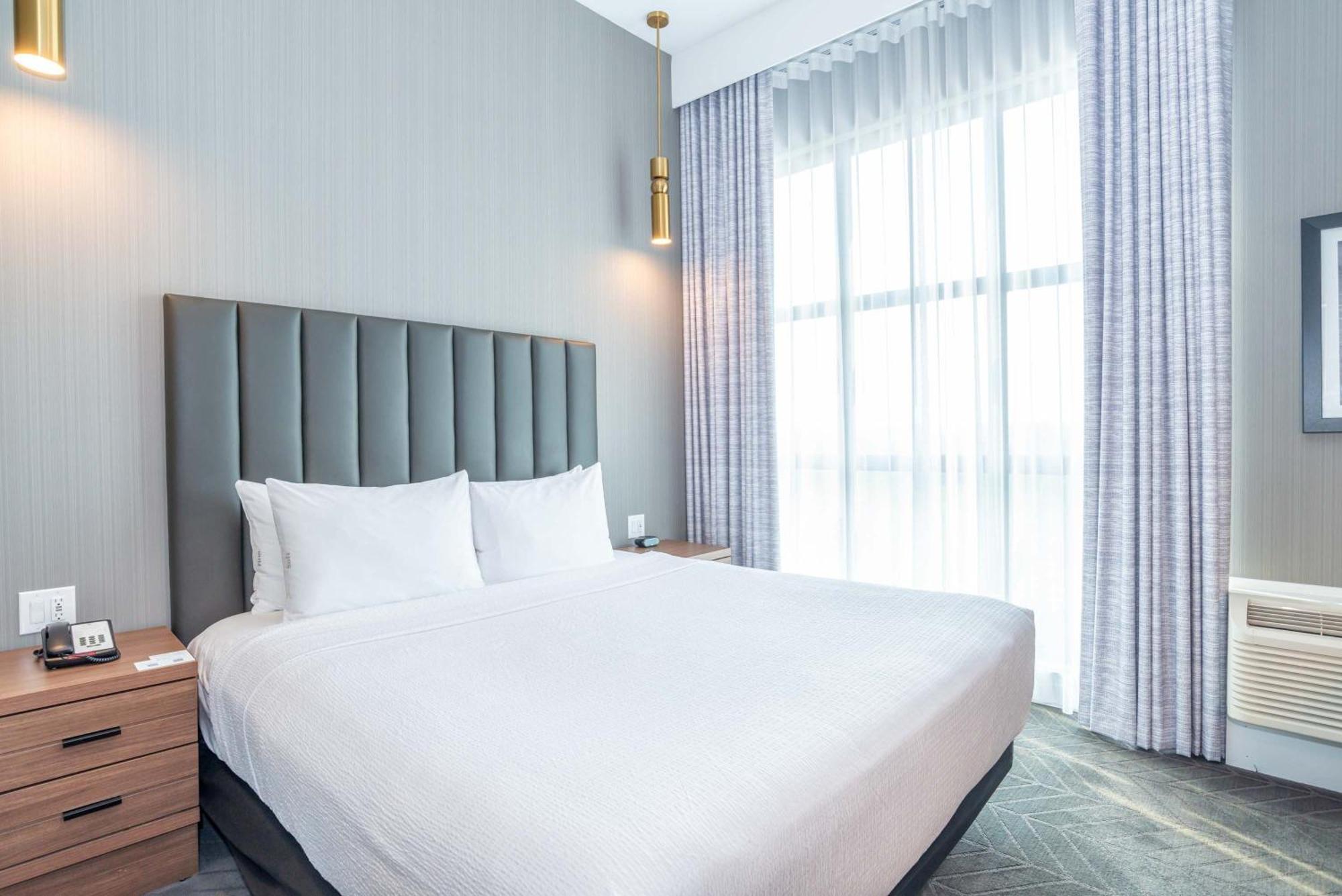 Sandman Signature Sherwood Park Hotel Екстериор снимка
