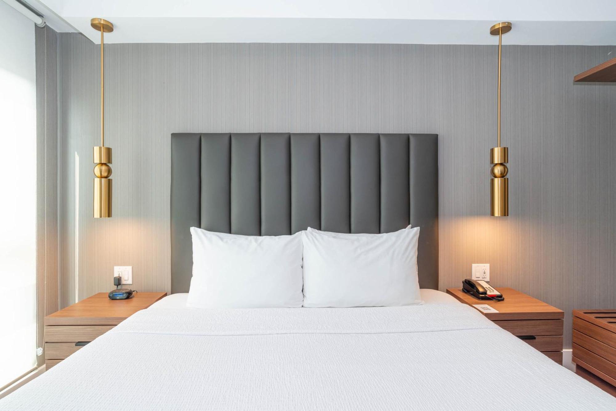 Sandman Signature Sherwood Park Hotel Екстериор снимка