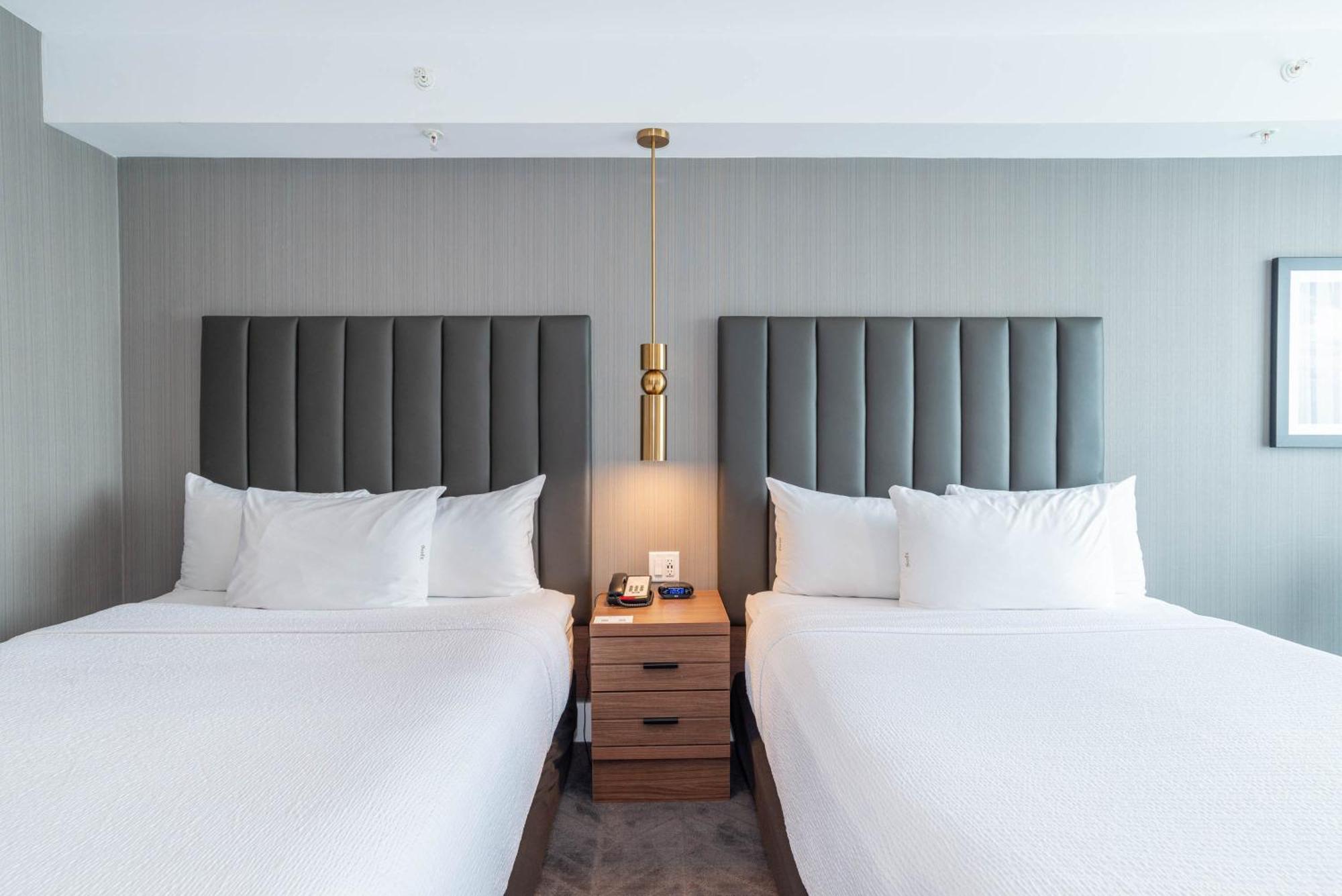 Sandman Signature Sherwood Park Hotel Екстериор снимка