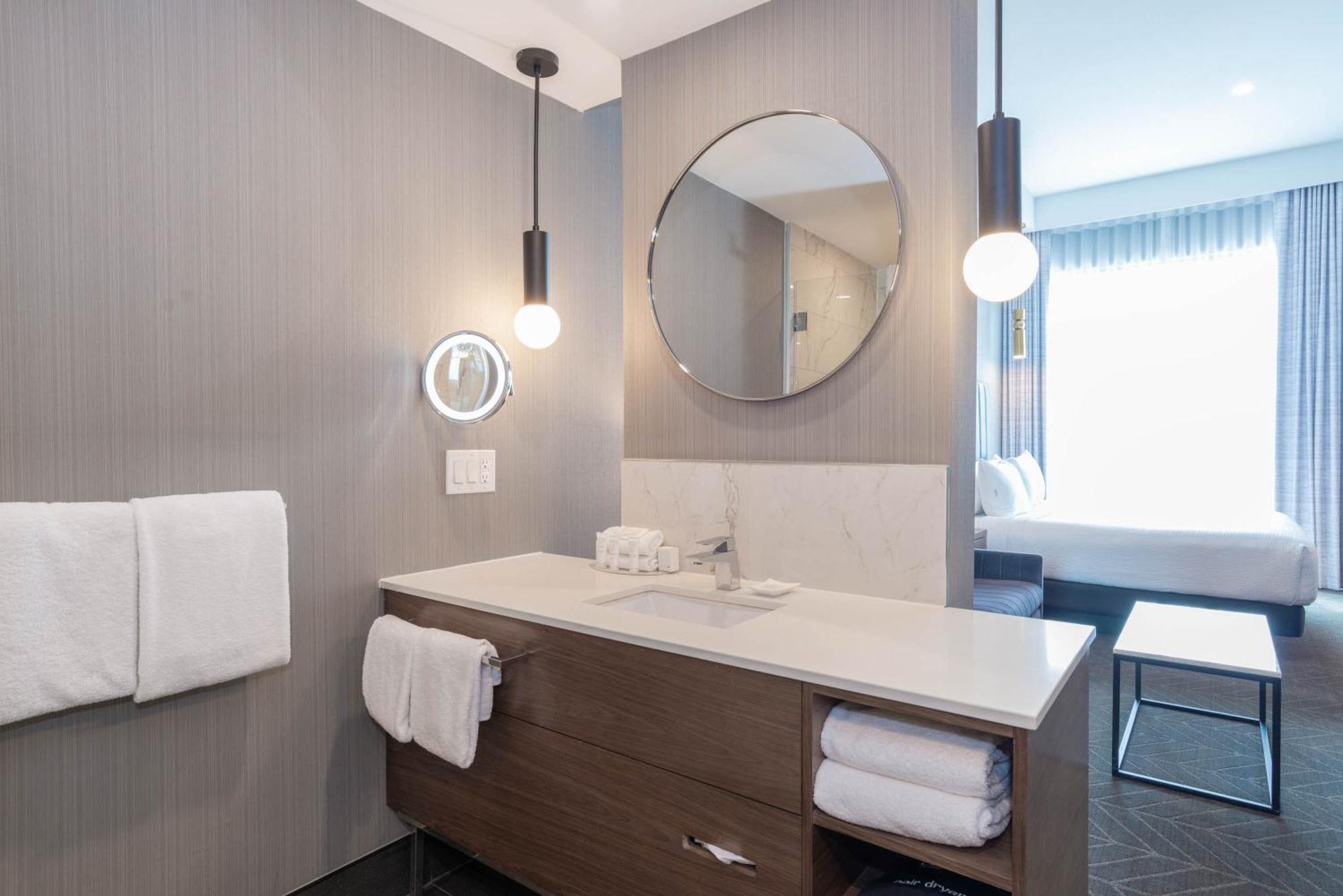 Sandman Signature Sherwood Park Hotel Екстериор снимка