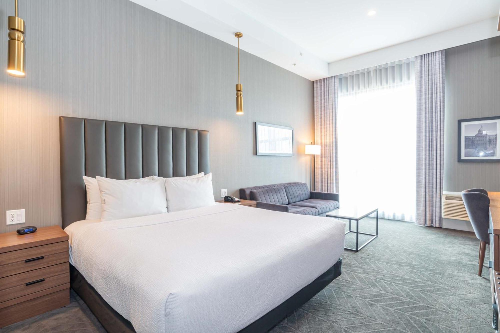 Sandman Signature Sherwood Park Hotel Екстериор снимка