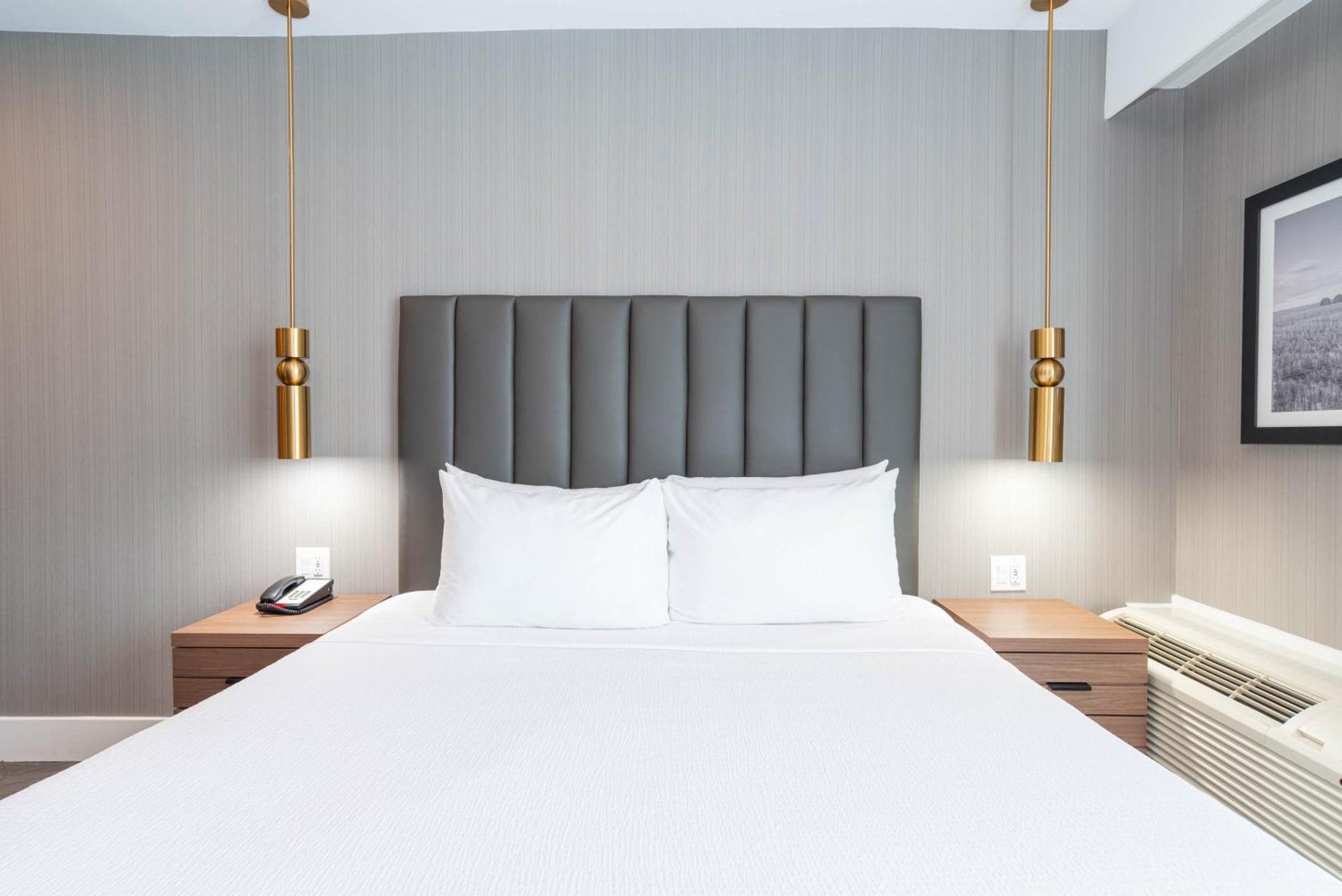 Sandman Signature Sherwood Park Hotel Екстериор снимка