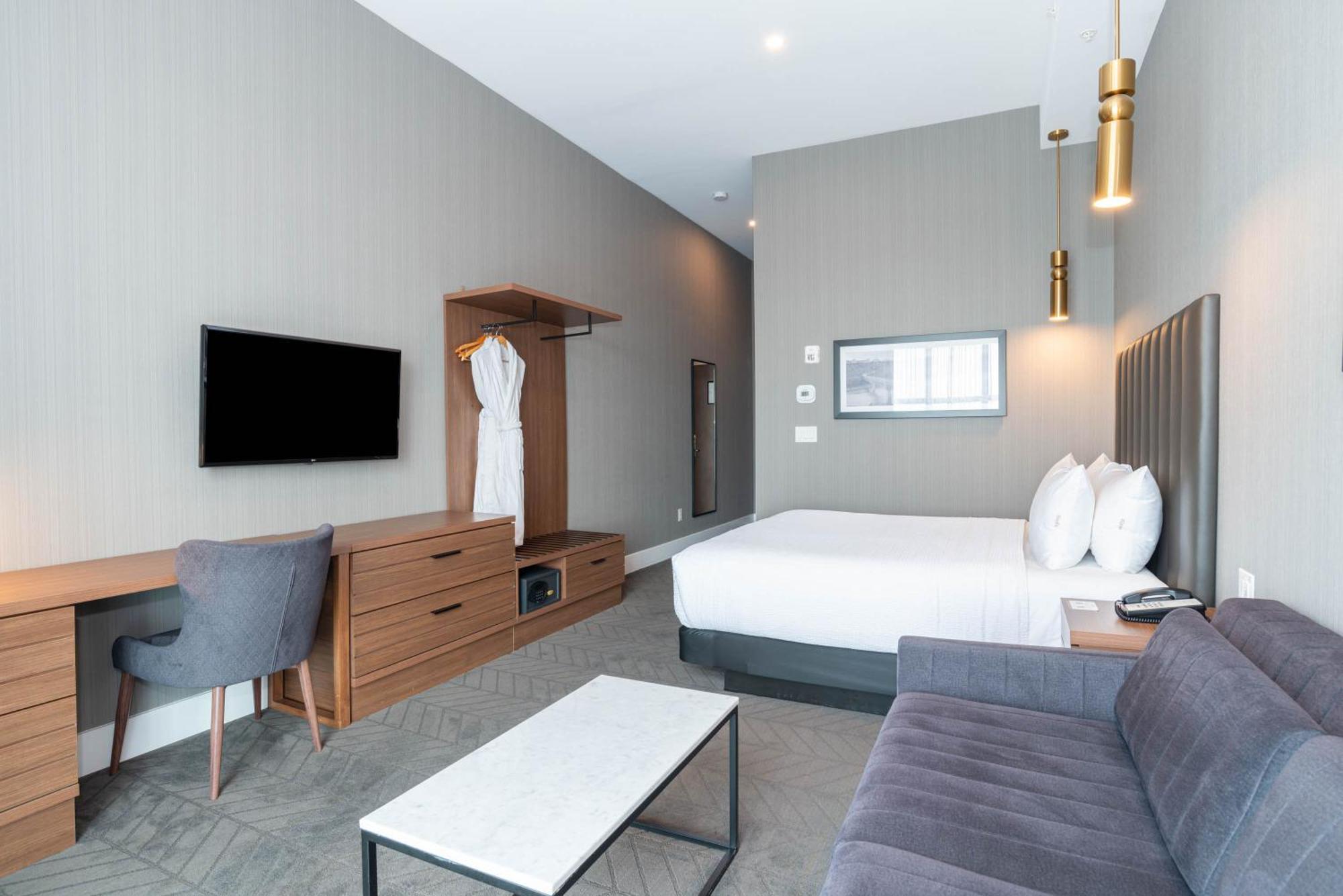 Sandman Signature Sherwood Park Hotel Екстериор снимка