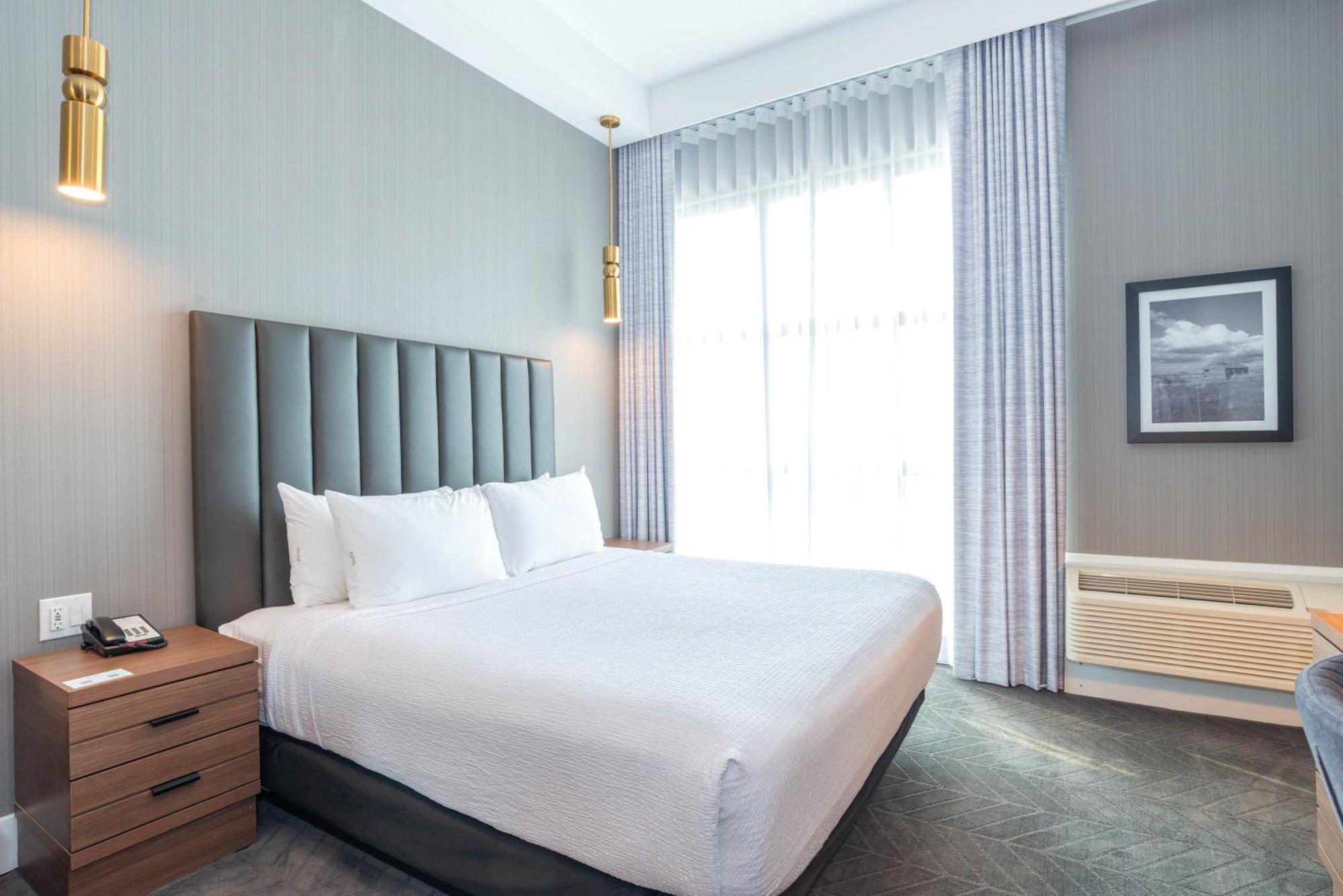 Sandman Signature Sherwood Park Hotel Екстериор снимка