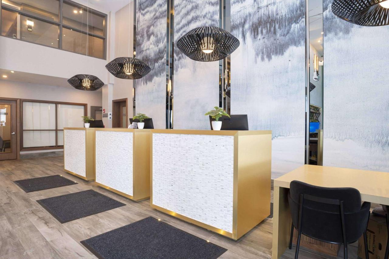 Sandman Signature Sherwood Park Hotel Екстериор снимка