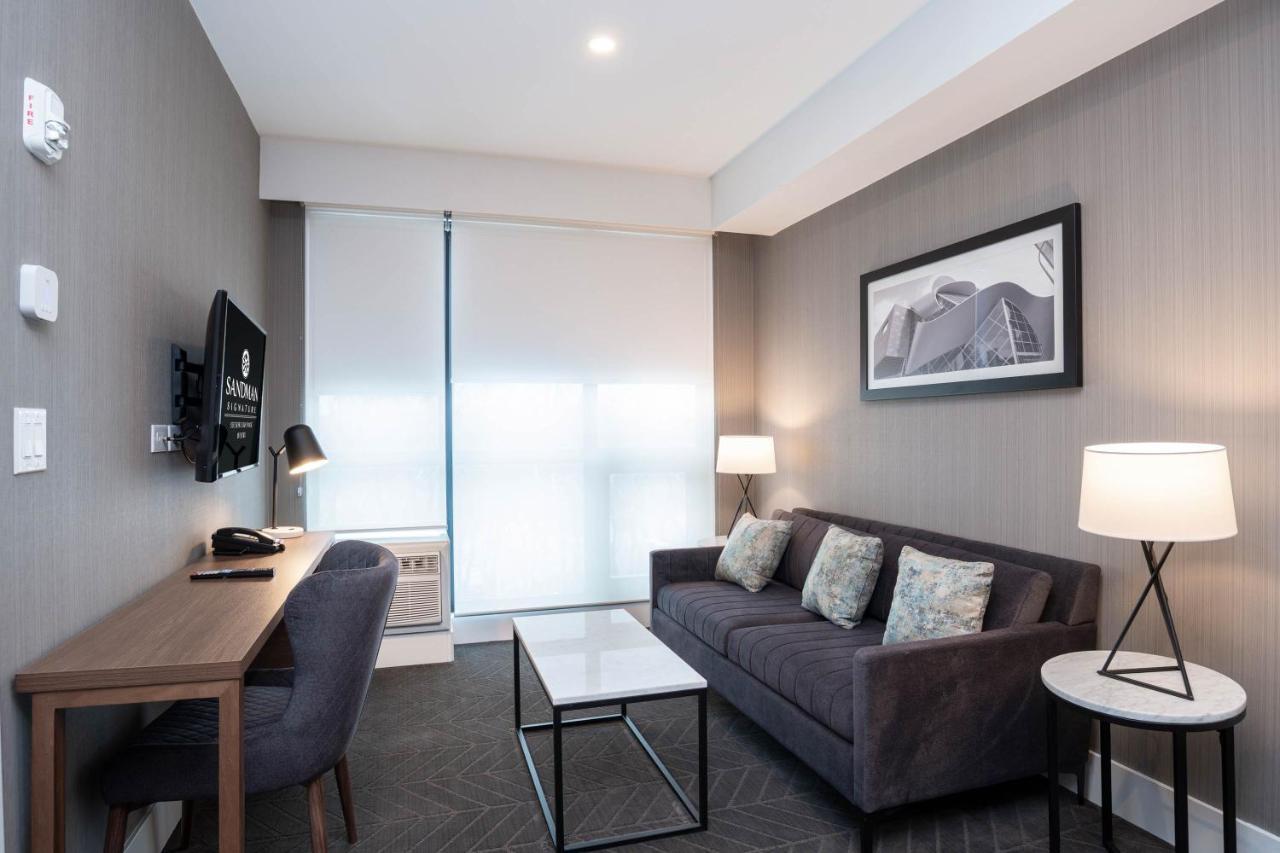 Sandman Signature Sherwood Park Hotel Екстериор снимка