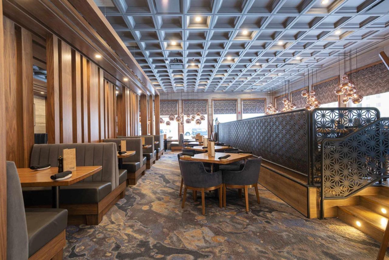 Sandman Signature Sherwood Park Hotel Екстериор снимка
