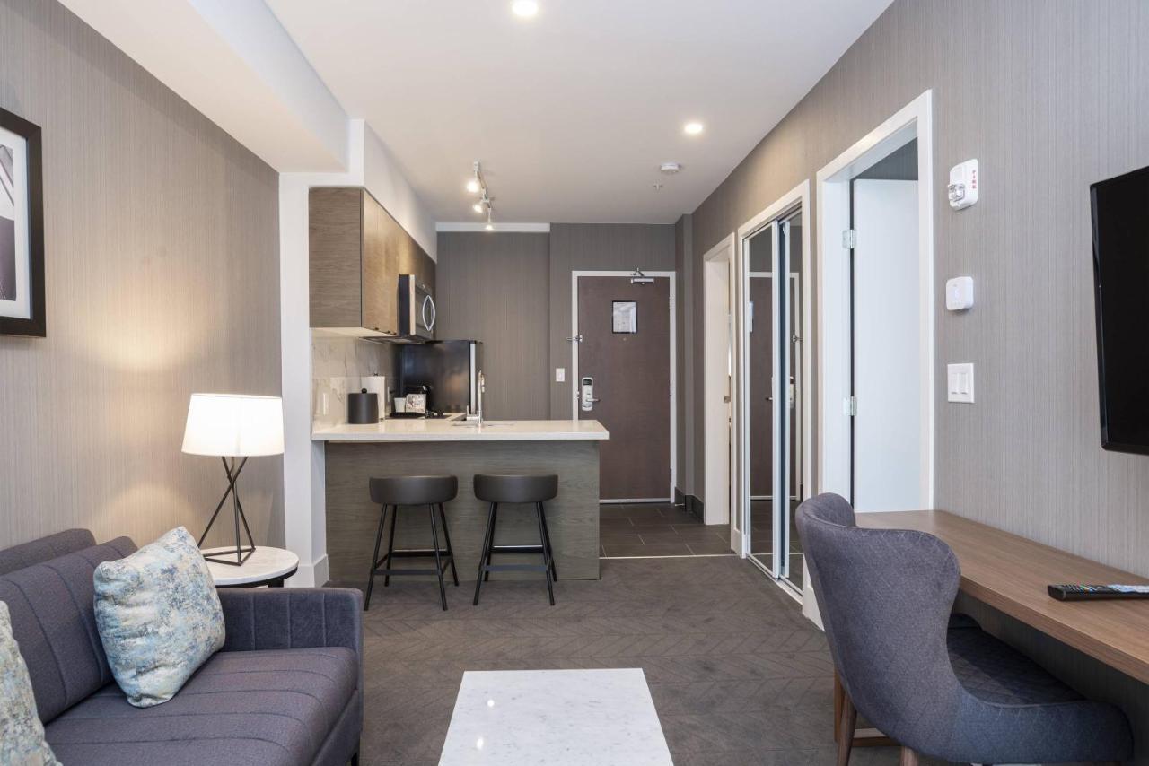 Sandman Signature Sherwood Park Hotel Екстериор снимка